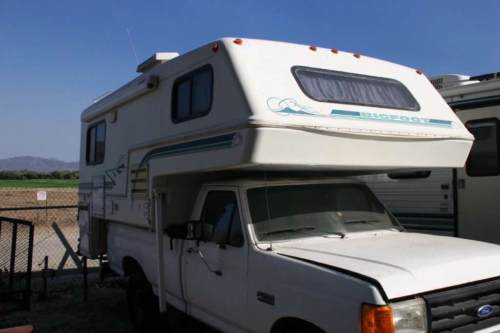 1997 Bigfoot truck camper long bed 2500 10.6 with propane ...